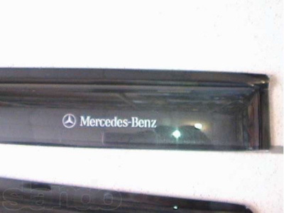 Mazda 3 седан (2003-2009) дефлекторы окон с хромированным логотипом